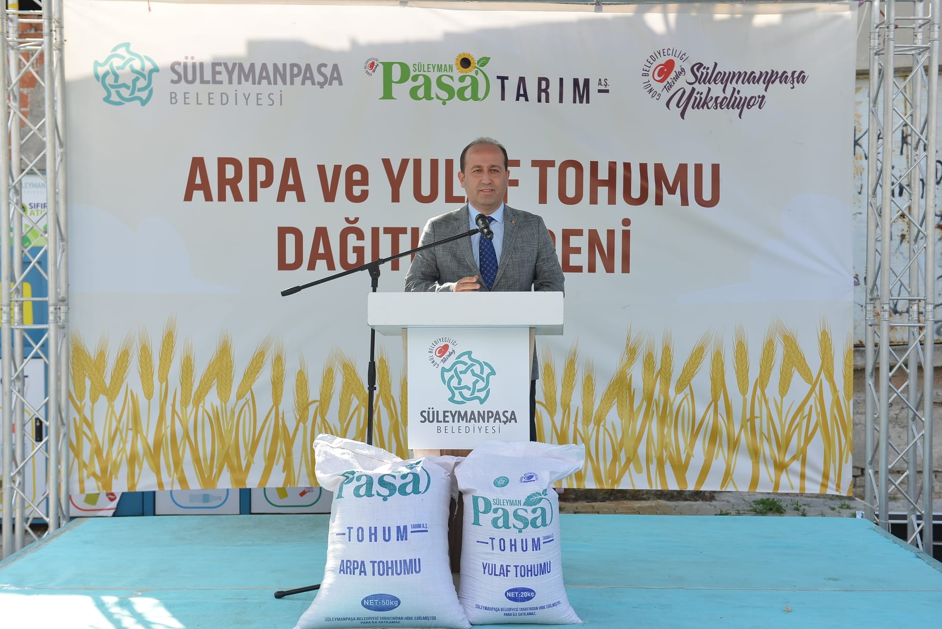 Süleymanpaşa Belediyesinden 300 çiftçiye yem bitkisi tohumu desteği