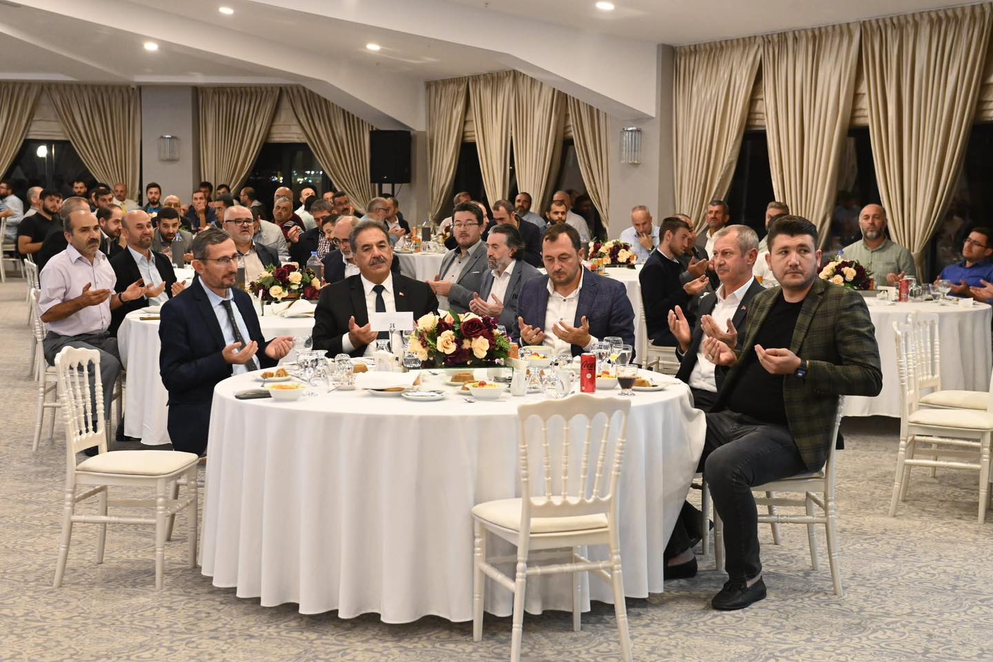 Başkan Yüksel din görevlileri ile akşam yemeğinde bir araya geldi